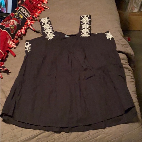 Top - Picture 2 of 2